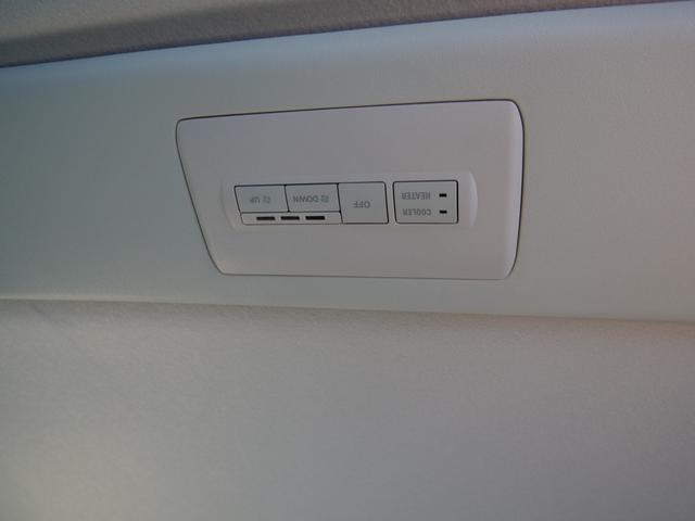 デリカD:5 ジャスパー 純正ナビ ETC マルチアラウンドモニター 電動テールゲート ステアリングヒーター 専用コンビネーションシート シートヒーター(45枚目)