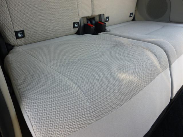 リヤシート　右側シートクッション