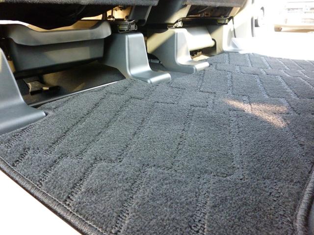 リヤシート　左側足元