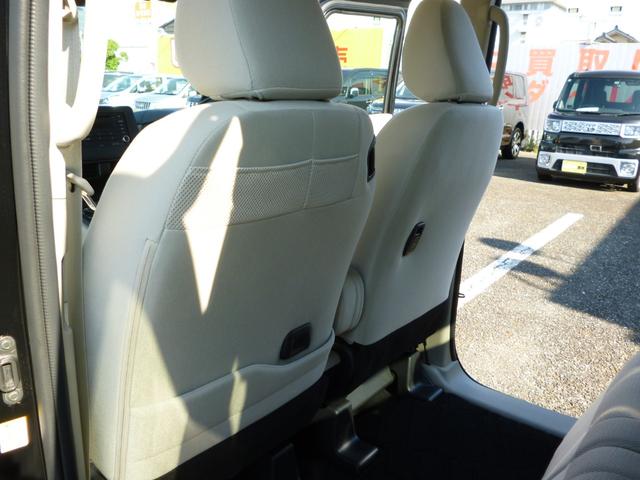 助手席シートのシートバックには充電用ＵＳＢポートあり