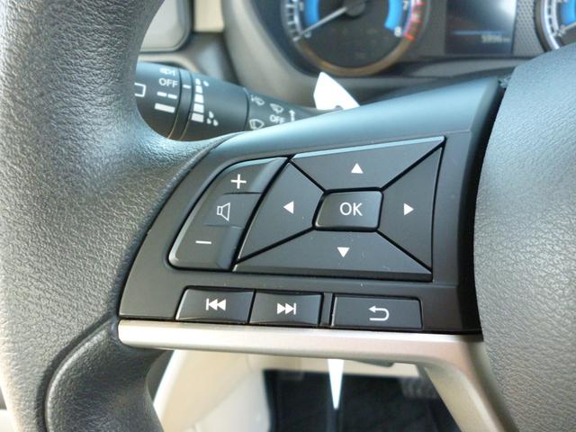 左側にはオーディオコントロールステアリングスイッチ