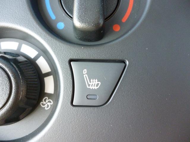 運転席側シートヒータスイッチ