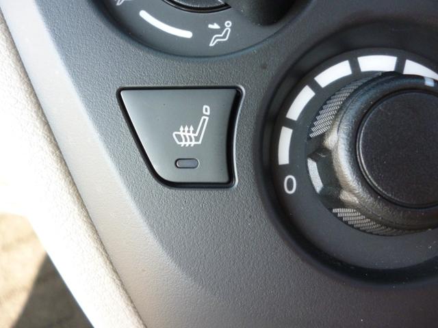 助手席側シートヒータスイッチ