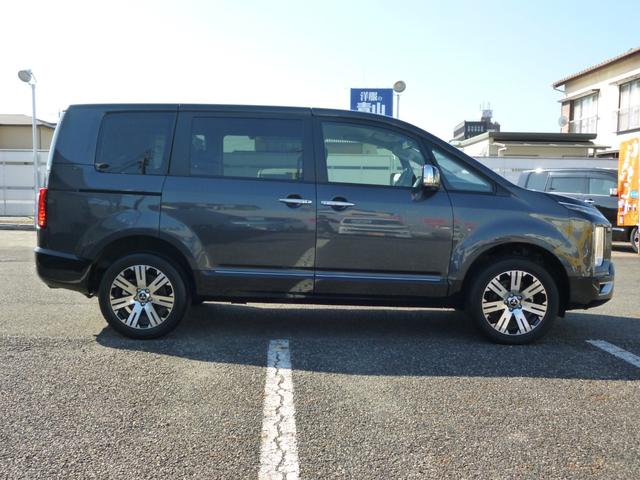 デリカＤ：５ Ｐ　４ＷＤ　７人乗り　禁煙　オートステップ　両側電動スライドドア　電動テールゲート　ステアリングヒーター　シートヒータ　オートホールドモード　ＡＣ１００Ｖコンセント（8枚目）
