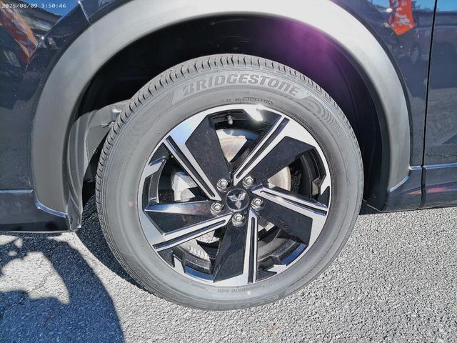 エクリプスクロスPHEV P 8インチスマートフォン連携オーディオ Bluetoothオーディオ 電動パノラマサンルーフ ルーフレール クルーズコントロール 自動防眩ルームミラー パワーシート ETC 100V AC電源(9枚目)