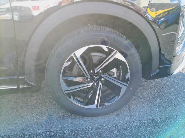 エクリプスクロスPHEV P 8インチスマートフォン連携オーディオ Bluetoothオーディオ 電動パノラマサンルーフ ルーフレール クルーズコントロール 自動防眩ルームミラー パワーシート ETC 100V AC電源(12枚目)