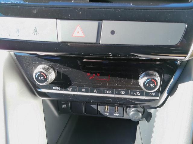 エクリプスクロスPHEV P 8インチスマートフォン連携オーディオ Bluetoothオーディオ 電動パノラマサンルーフ ルーフレール クルーズコントロール 自動防眩ルームミラー パワーシート ETC 100V AC電源(18枚目)