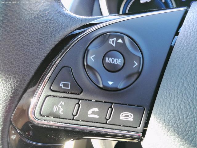 エクリプスクロスPHEV P 8インチスマートフォン連携オーディオ Bluetoothオーディオ 電動パノラマサンルーフ ルーフレール クルーズコントロール 自動防眩ルームミラー パワーシート ETC 100V AC電源(30枚目)