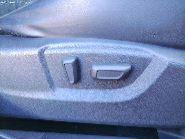 エクリプスクロスPHEV P 8インチスマートフォン連携オーディオ Bluetoothオーディオ 電動パノラマサンルーフ ルーフレール クルーズコントロール 自動防眩ルームミラー パワーシート ETC 100V AC電源(36枚目)