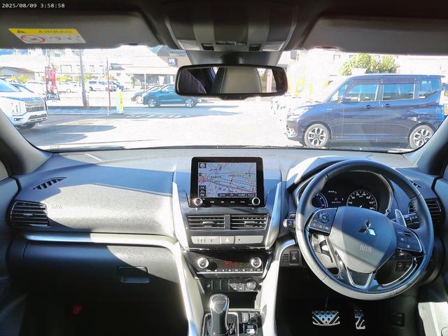 エクリプスクロスPHEV P 8インチスマートフォン連携オーディオ Bluetoothオーディオ 電動パノラマサンルーフ ルーフレール クルーズコントロール 自動防眩ルームミラー パワーシート ETC 100V AC電源(42枚目)