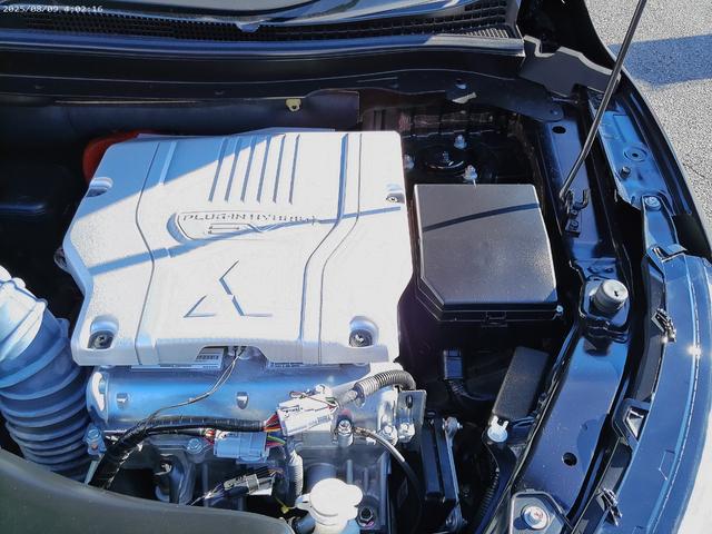 エクリプスクロスPHEV P 8インチスマートフォン連携オーディオ Bluetoothオーディオ 電動パノラマサンルーフ ルーフレール クルーズコントロール 自動防眩ルームミラー パワーシート ETC 100V AC電源(50枚目)