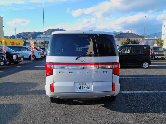 デリカＤ：５ Ｐ　純正１０．１型メモリーナビ　全周囲カメラ　ＥＴＣ　両側電動スライドドア　クリーンディーゼルターボ　電動テールゲート　４ＷＤ　ドラレコ　電動パーキングブレーキ　８人乗り　電動オートステップ（3枚目）