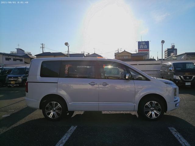 デリカＤ：５ Ｐ　純正１０．１型メモリーナビ　全周囲カメラ　ＥＴＣ　両側電動スライドドア　クリーンディーゼルターボ　電動テールゲート　４ＷＤ　ドラレコ　電動パーキングブレーキ　８人乗り　電動オートステップ（4枚目）