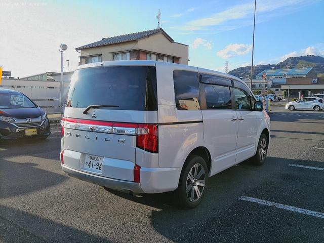 デリカＤ：５ Ｐ　純正１０．１型メモリーナビ　全周囲カメラ　ＥＴＣ　両側電動スライドドア　クリーンディーゼルターボ　電動テールゲート　４ＷＤ　ドラレコ　電動パーキングブレーキ　８人乗り　電動オートステップ（8枚目）