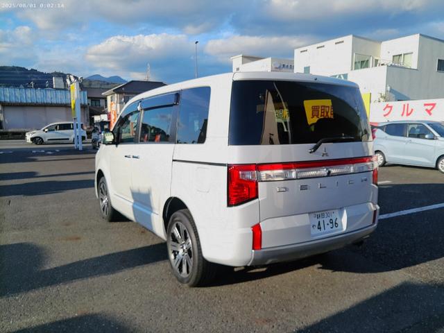 デリカＤ：５ Ｐ　純正１０．１型メモリーナビ　全周囲カメラ　ＥＴＣ　両側電動スライドドア　クリーンディーゼルターボ　電動テールゲート　４ＷＤ　ドラレコ　電動パーキングブレーキ　８人乗り　電動オートステップ（9枚目）