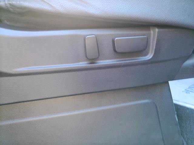 デリカＤ：５ Ｐ　純正１０．１型メモリーナビ　全周囲カメラ　ＥＴＣ　両側電動スライドドア　クリーンディーゼルターボ　電動テールゲート　４ＷＤ　ドラレコ　電動パーキングブレーキ　８人乗り　電動オートステップ（50枚目）