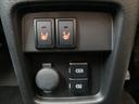 寒い日の車の始動時に快適な運転席および助手席シートヒーターが装備されてます