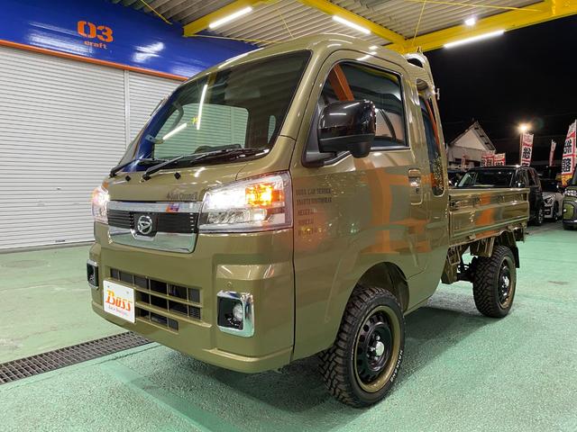 ジャンボエクストラ　届出済未使用車　４ＷＤ　レーダーブレーキ　クリアランスソナー　ＬＥＤオートライト　２インチリフトアップ　１５インチカラードディッシュホイール　ゴツゴツタイヤ　ＢＯＳＳデザインフロアマット　スマートキー(5枚目)