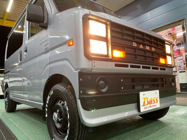 ハイゼットカーゴ ＤＸ　展示車試乗車　禁煙車　ＤＡＭＤコンプリートキット　１２インチホワイトレタータイヤ　クリアランスソナー　レーンアシスト　オートヘッドライト　角目４灯ハロゲン　ＢＯＳＳデザインフロアマット　ワイヤレスキー（32枚目）