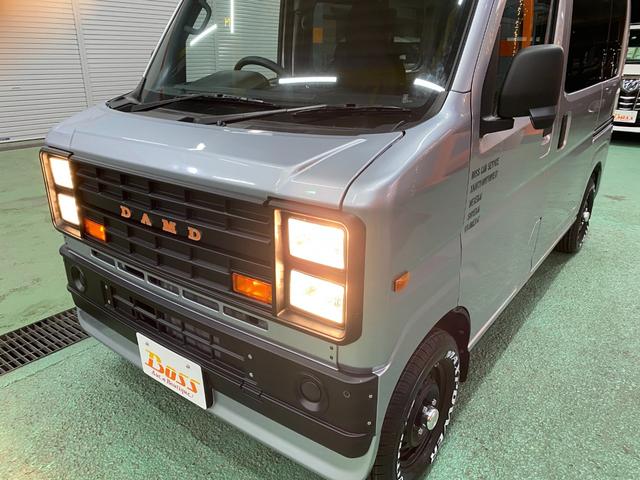 ハイゼットカーゴ ＤＸ　展示車試乗車　禁煙車　ＤＡＭＤコンプリートキット　１２インチホワイトレタータイヤ　クリアランスソナー　レーンアシスト　オートヘッドライト　角目４灯ハロゲン　ＢＯＳＳデザインフロアマット　ワイヤレスキー（55枚目）