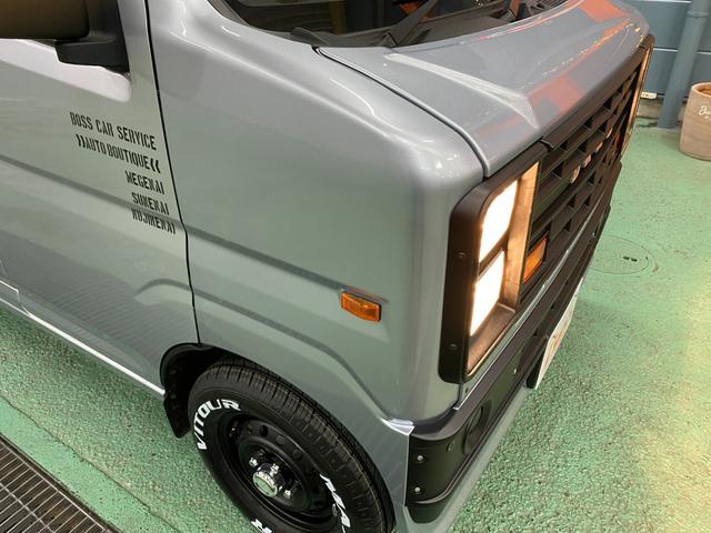 ハイゼットカーゴ ＤＸ　展示車試乗車　禁煙車　ＤＡＭＤコンプリートキット　１２インチホワイトレタータイヤ　クリアランスソナー　レーンアシスト　オートヘッドライト　角目４灯ハロゲン　ＢＯＳＳデザインフロアマット　ワイヤレスキー（56枚目）