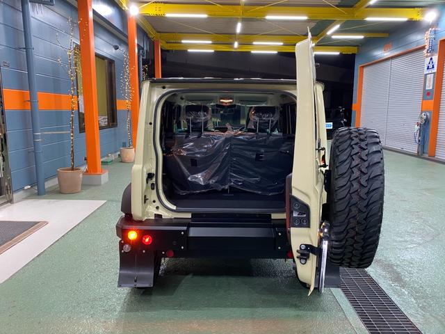 ジムニーノマド ＦＣ　登録済未使用車　ＤＡＭＤフェイスチェンジキット　ＤＡＭＤアルミホイール　ヘッドライトガード　フォグランプガード　ＬＥＤポジションランプ　ＢＯＳＳデザインフロアーマット　オートクルーズコントロール（8枚目）