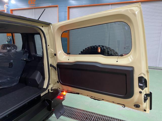 ジムニーノマド ＦＣ　登録済未使用車　ＤＡＭＤフェイスチェンジキット　ＤＡＭＤアルミホイール　ヘッドライトガード　フォグランプガード　ＬＥＤポジションランプ　ＢＯＳＳデザインフロアーマット　オートクルーズコントロール（10枚目）