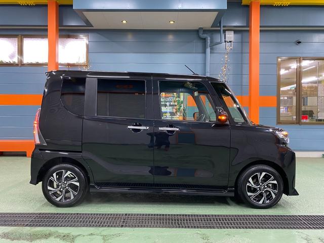 タント カスタムＸ　ワンオーナー　禁煙車　ナビＴＶフルセグ　パノラマカメラ　クリアランスソナー　レーンアシスト　ＬＥＤオートライト　両側パワースライドドア　左右シートヒーター　スマートキー　ＢＯＳＳデザインフロアーマット（4枚目）