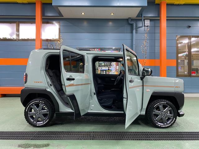 タフト Ｇターボ　ダーククロムベンチャー　ワンオーナー　禁煙車　ＤＡＭＤフェイスチェンジ　ゴツゴツタイヤ　ナビＴＶフルセグ　パノラマカメラ　オートクルーズコントロール　クリアランスソナー　ＬＥＤオートライト　ＢＯＳＳデザインフロアーマット（5枚目）