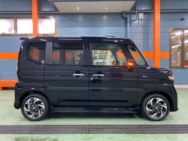 スペーシアカスタム ハイブリッドＸＳターボ　展示試乗車　スズキセーフティサポート　全方位モニター付ナビ装着車　スズキコネクト対応　両側パワースライドドア　ＬＥＤオートライト　オートクルーズコントロール　ＢＯＳＳデザインフロアーマット（4枚目）