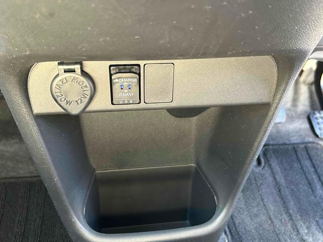 ムーヴキャンバス Ｘメイクアップリミテッド　ＳＡＩＩＩ　禁煙　走行１万ｋ台　ドラレコ　ＥＴＣ　全周囲カメラ　両側電動スライドドア　ナビ　ＴＶ　クリアランスソナー　衝突被害軽減システム　オートマチックハイビーム　スマートキー　アイストップ（8枚目）