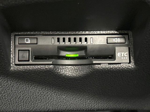 Ｓ　トヨタセーフティーセンス　純正ナビ　禁煙車　レーダークルーズコントロール　バックカメラ　Ｂｌｕｅｔｏｏｔｈ再生　ＬＥＤヘッドライト　オートマチックハイビーム　ドライブレコーダー　ＥＴＣ(7枚目)