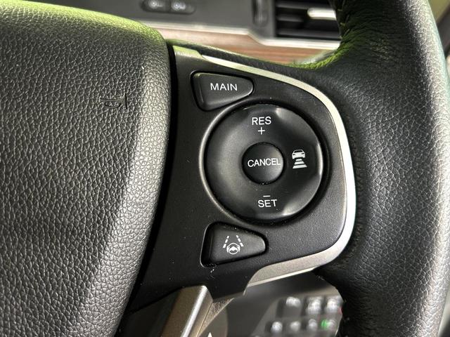 フリードハイブリッド ハイブリッド・クロスターホンダセンシング　両側電動ドア　純正ＳＤナビ　バックカメラ　衝突被害軽減システム　レーダークルーズ　禁煙車　ハーフレザーシート　コーナーセンサー　スマートキー　ＬＥＤヘッド　ビルトインＥＴＣ　車線逸脱警報（6枚目）