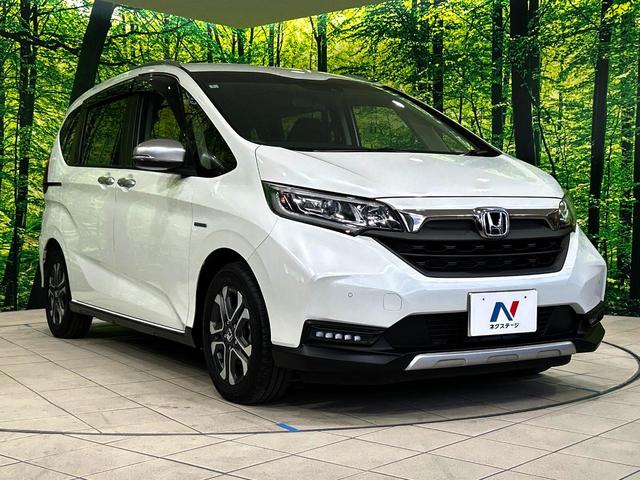 フリードハイブリッド ハイブリッド・クロスターホンダセンシング　両側電動ドア　純正ＳＤナビ　バックカメラ　衝突被害軽減システム　レーダークルーズ　禁煙車　ハーフレザーシート　コーナーセンサー　スマートキー　ＬＥＤヘッド　ビルトインＥＴＣ　車線逸脱警報（17枚目）