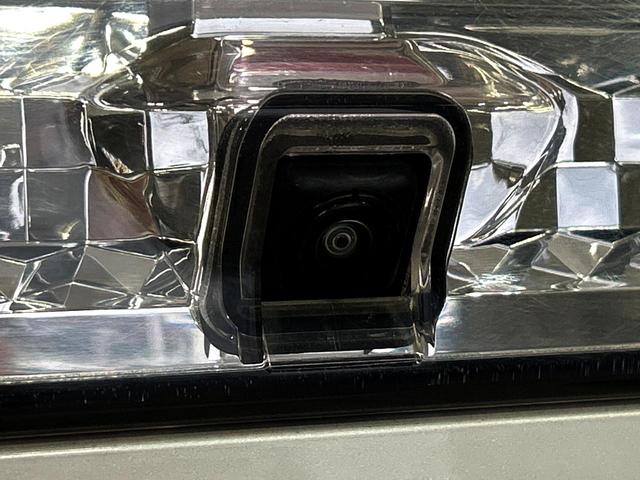 デリカＤ：５ Ｐ　４ＷＤ　両側電動ドア　衝突被害軽減システム　レーダークルーズ　禁煙車　電動リアゲート　パワーシート　スマートキー　ＬＥＤヘッド　車線逸脱警報　デュアルエアコン　純正１８インチアルミ　リアエアコン（32枚目）