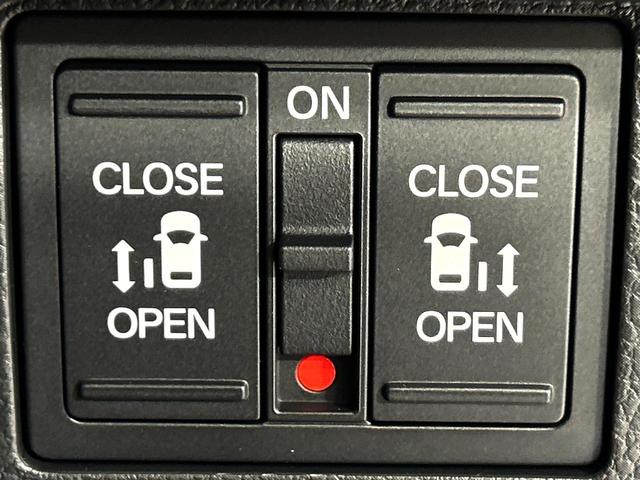 ステップワゴン ｅ：ＨＥＶスパーダ　登録済未使用車　両側電動ドア　バックカメラ　衝突被害軽減システム　レーダークルーズ　電動リアゲート　ハーフレザーシート　コーナーセンサー　スマートキー　ＬＥＤヘッド　オートハイビーム　車線逸脱警報（3枚目）