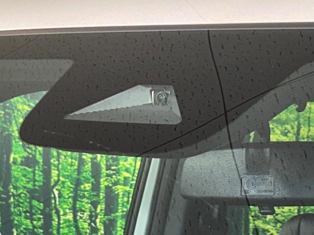 ステップワゴン ｅ：ＨＥＶスパーダ　登録済未使用車　両側電動ドア　バックカメラ　衝突被害軽減システム　レーダークルーズ　電動リアゲート　ハーフレザーシート　コーナーセンサー　スマートキー　ＬＥＤヘッド　オートハイビーム　車線逸脱警報（4枚目）