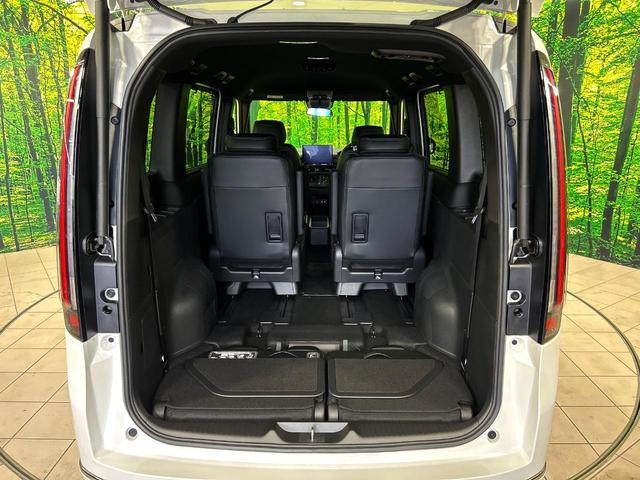 ステップワゴン ｅ：ＨＥＶスパーダ　登録済未使用車　両側電動ドア　バックカメラ　衝突被害軽減システム　レーダークルーズ　電動リアゲート　ハーフレザーシート　コーナーセンサー　スマートキー　ＬＥＤヘッド　オートハイビーム　車線逸脱警報（11枚目）