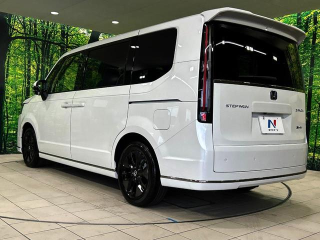 ステップワゴン ｅ：ＨＥＶスパーダ　登録済未使用車　両側電動ドア　バックカメラ　衝突被害軽減システム　レーダークルーズ　電動リアゲート　ハーフレザーシート　コーナーセンサー　スマートキー　ＬＥＤヘッド　オートハイビーム　車線逸脱警報（18枚目）