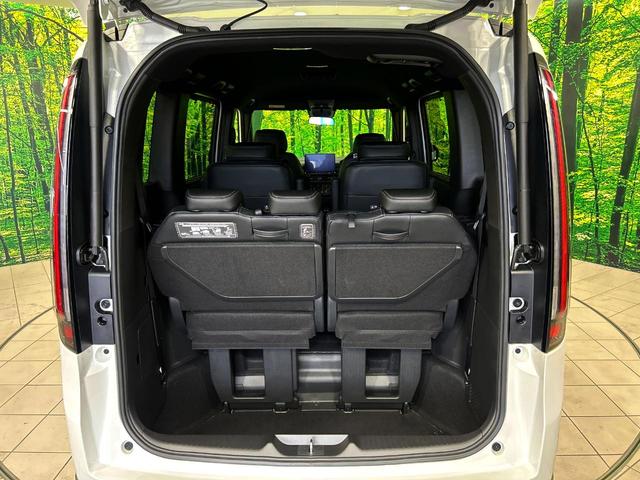 ステップワゴン ｅ：ＨＥＶスパーダ　登録済未使用車　両側電動ドア　バックカメラ　衝突被害軽減システム　レーダークルーズ　電動リアゲート　ハーフレザーシート　コーナーセンサー　スマートキー　ＬＥＤヘッド　オートハイビーム　車線逸脱警報（42枚目）