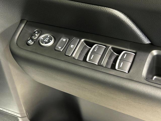 ステップワゴン ｅ：ＨＥＶスパーダ　登録済未使用車　両側電動ドア　バックカメラ　衝突被害軽減システム　レーダークルーズ　電動リアゲート　ハーフレザーシート　コーナーセンサー　スマートキー　ＬＥＤヘッド　オートハイビーム　車線逸脱警報（57枚目）