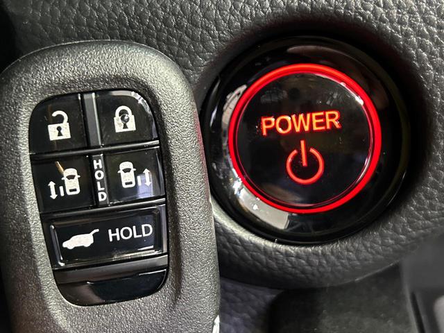 ステップワゴン ｅ：ＨＥＶスパーダ　登録済未使用車　両側電動ドア　バックカメラ　衝突被害軽減システム　レーダークルーズ　電動リアゲート　ハーフレザーシート　コーナーセンサー　スマートキー　ＬＥＤヘッド　オートハイビーム　車線逸脱警報（58枚目）