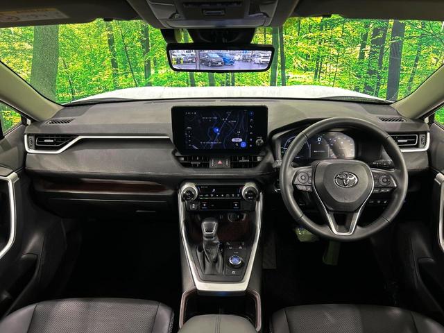 RAV4 ハイブリッドG 4WD 10.5型ディスプレイオーディオ 全周囲カメラ 衝突被害軽減システム レーダークルーズ 禁煙車 電動リアゲート パワーシート ドラレコ コーナーセンサー スマートキー ETC2.0(2枚目)