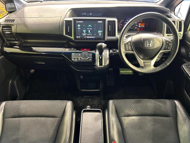 ステップワゴンスパーダ Ｚ　クールスピリット　両側電動ドア　純正ＳＤナビ　後席モニター　バックカメラ　禁煙車　ハーフレザーシート　ドラレコ　スマートキー　ＨＩＤヘッド　ビルトインＥＴＣ　クルコン　オートエアコン　純正１７インチアルミ（2枚目）