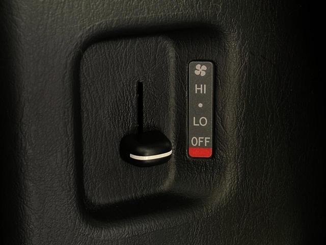 ハイエースバン スーパーGL ダークプライム SDナビ バックカメラ 禁煙車 ハーフレザーシート ドラレコ スマートキー ビルトインETC オートライト オートエアコン リアエアコン Bluetooth CD DVD再生 フルセグ LEDフォグ(42枚目)