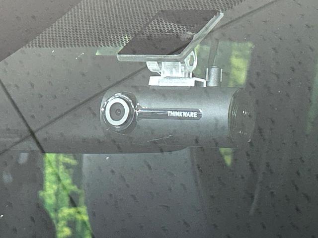 ヴォクシー Ｓ－Ｚ　両側電動ドア　バックカメラ　衝突被害軽減システム　レーダークルーズ　禁煙車　ハーフレザーシート　ドラレコ　コーナーセンサー　スマートキー　ＬＥＤヘッド　ＥＴＣ２．０　オートハイビーム　車線逸脱警報（7枚目）