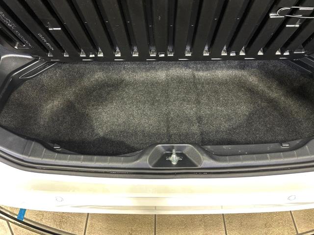 ヴォクシー Ｓ－Ｚ　両側電動ドア　バックカメラ　衝突被害軽減システム　レーダークルーズ　禁煙車　ハーフレザーシート　ドラレコ　コーナーセンサー　スマートキー　ＬＥＤヘッド　ＥＴＣ２．０　オートハイビーム　車線逸脱警報（36枚目）