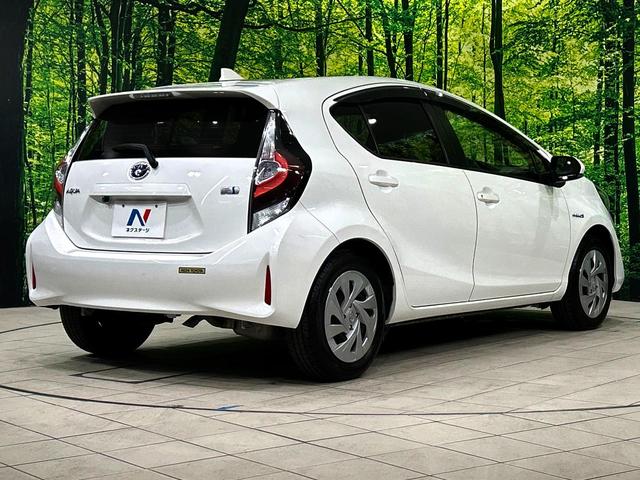 アクア L ナビゲーション バックカメラ セーフティセンス 禁煙車 ETC2.0 オートライト オートエアコン Bluetooth CD・DVD再生 電動格納ミラー ドアバイザー プライバシーガラス スマートキー(17枚目)