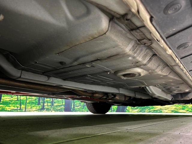 アクア L ナビゲーション バックカメラ セーフティセンス 禁煙車 ETC2.0 オートライト オートエアコン Bluetooth CD・DVD再生 電動格納ミラー ドアバイザー プライバシーガラス スマートキー(22枚目)