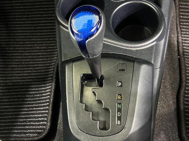 アクア L ナビゲーション バックカメラ セーフティセンス 禁煙車 ETC2.0 オートライト オートエアコン Bluetooth CD・DVD再生 電動格納ミラー ドアバイザー プライバシーガラス スマートキー(24枚目)